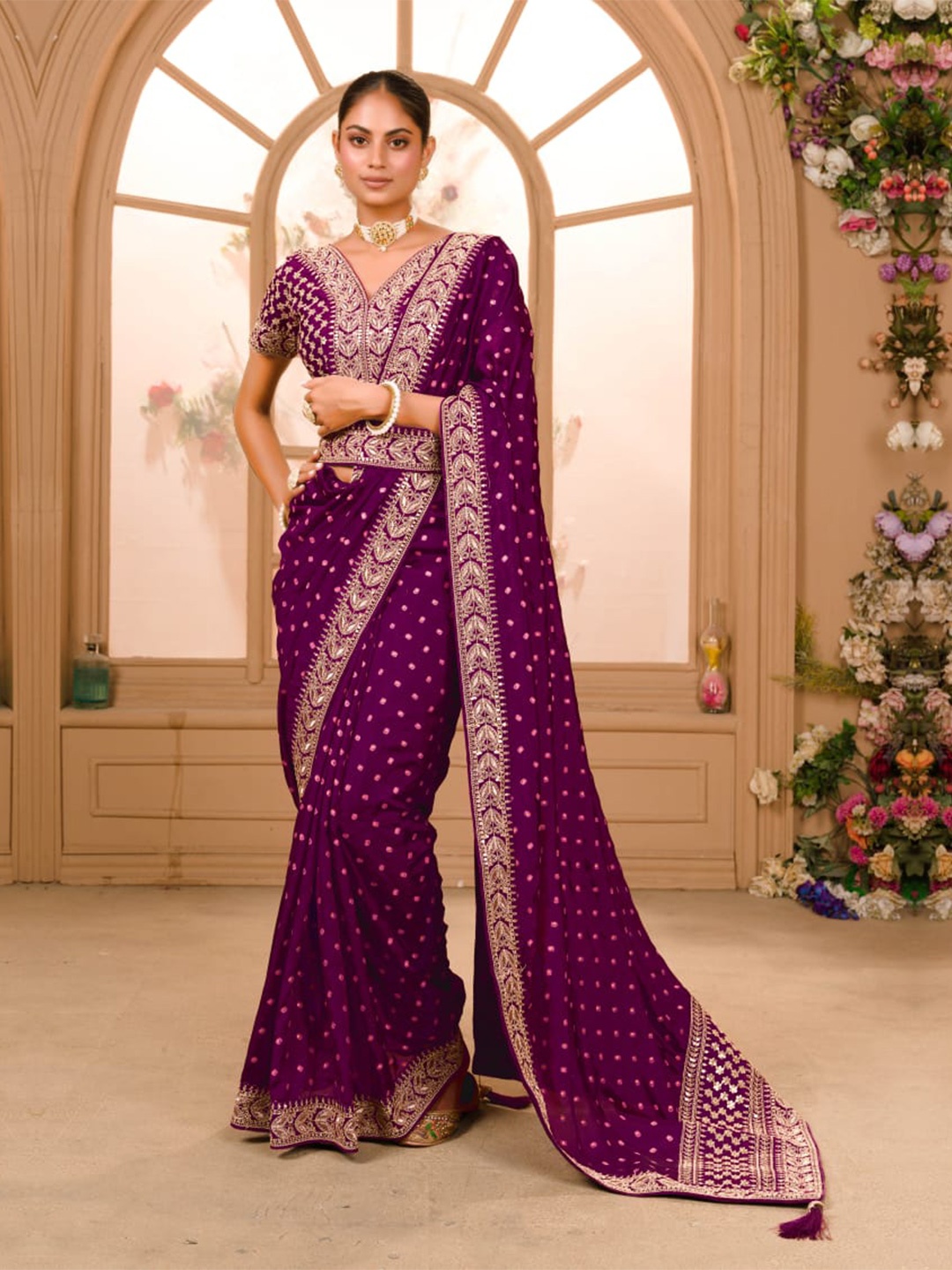 

TEEYA CREATION Geometric Printed Sequinned Detailed Belted Saree, Purple