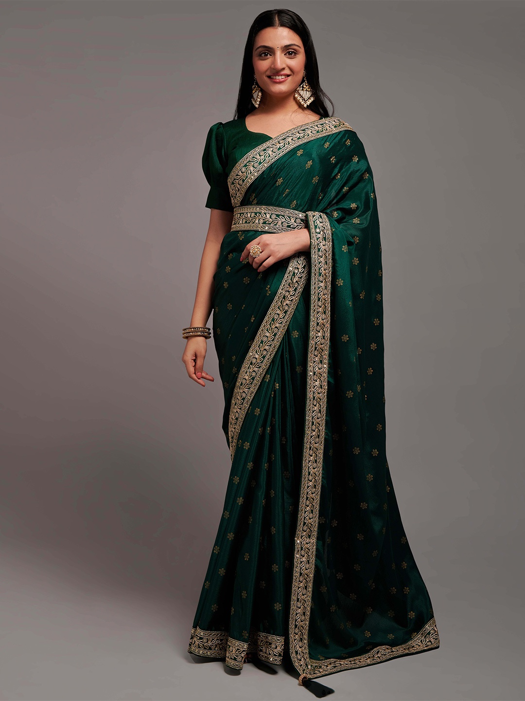 

TEEYA CREATION Ethnic Motifs Printed Sequinned Detailed Belted Saree, Green