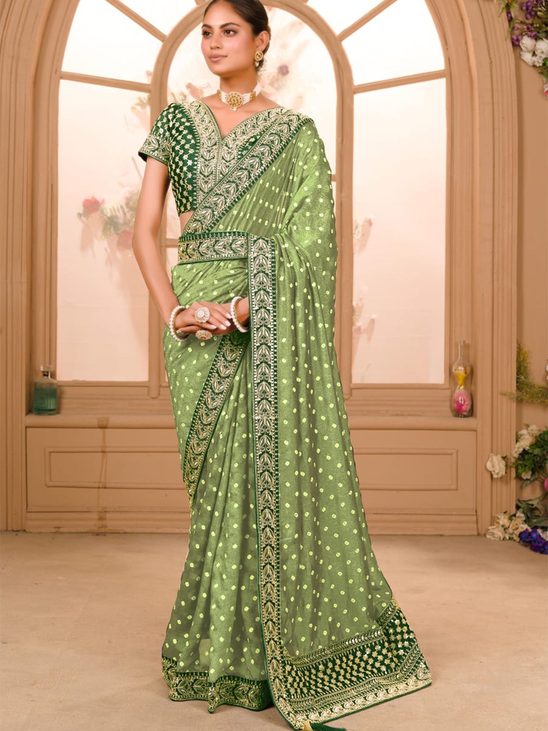 

TEEYA CREATION Geometric Printed Sequinned Detailed Belted Saree, Green