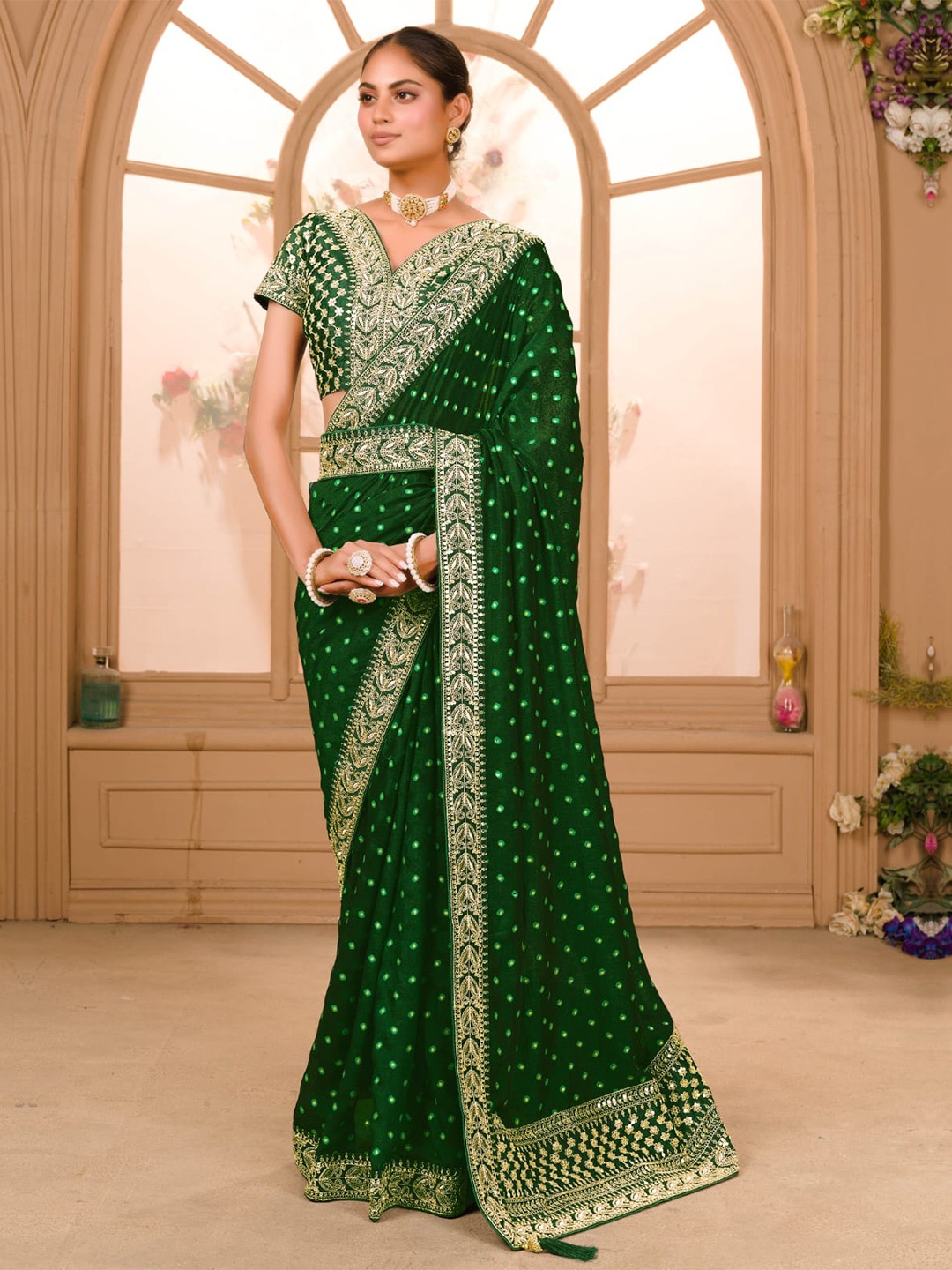 

TEEYA CREATION Geometric Printed Sequinned Detailed Belted Saree, Green