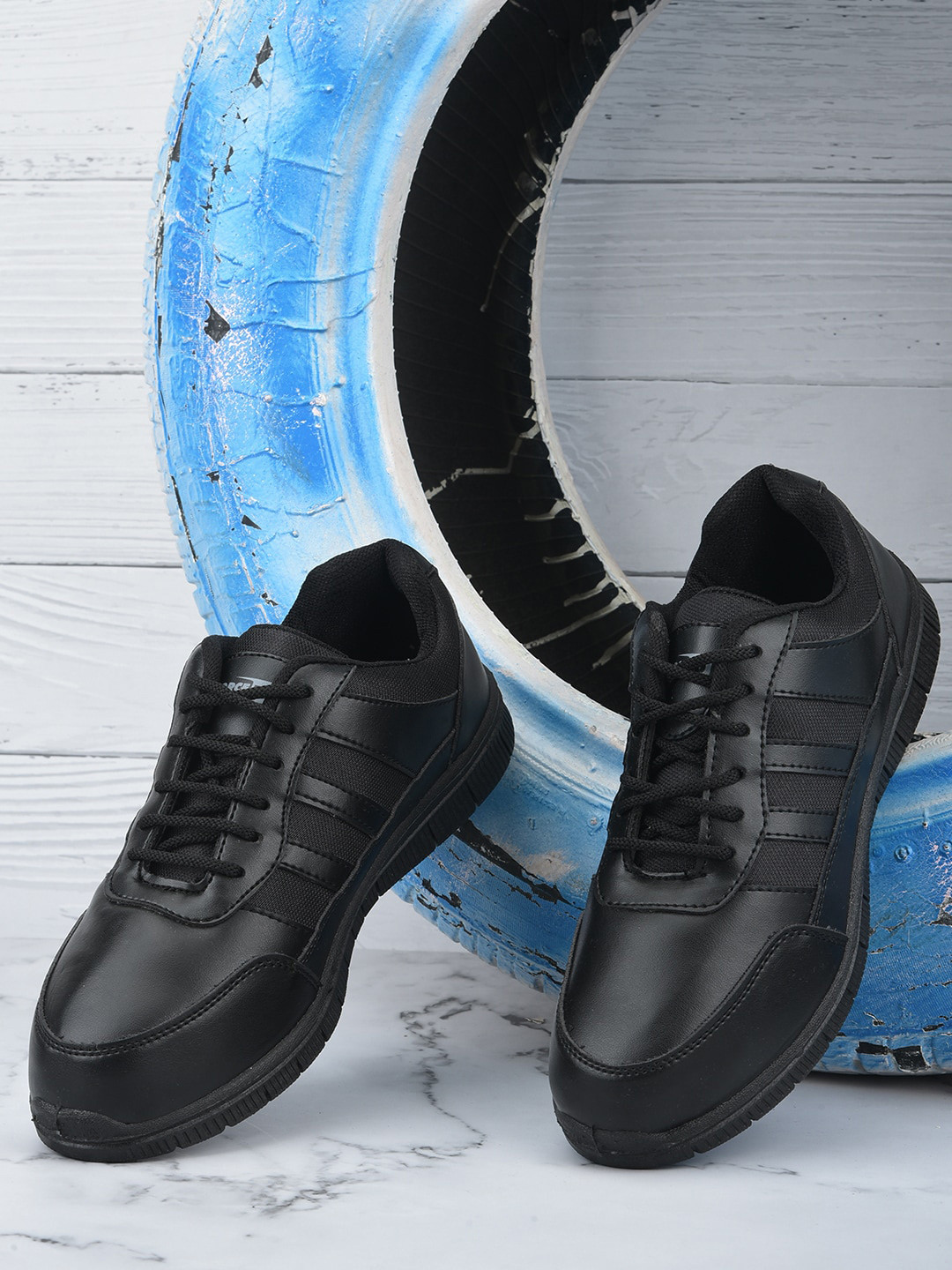 

Liberty Unisex Lace Up Lightweight Sneakers, Black
