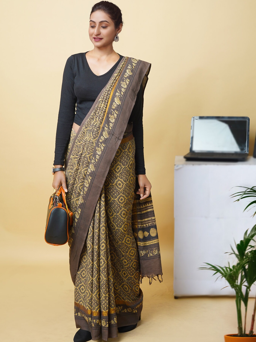 

Unnati Silks Ajrak Block Silk Blend Handloom Block Print Saree, Brown