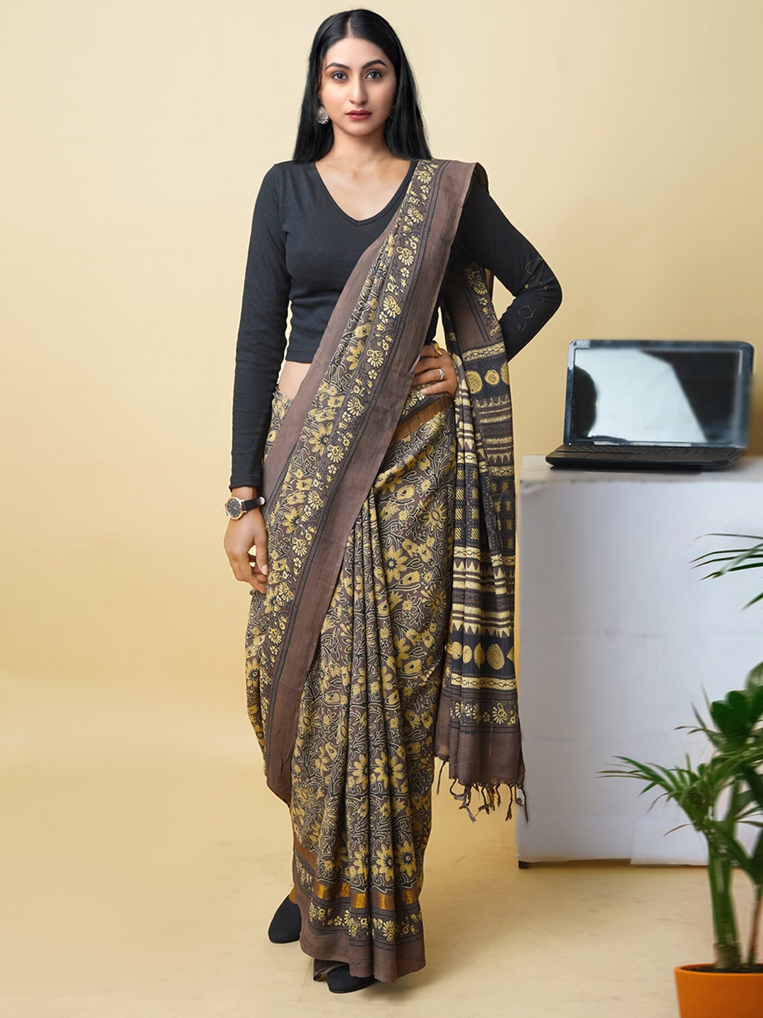 

Unnati Silks Ajrak Block Silk Blend Handloom Block Print Saree, Brown