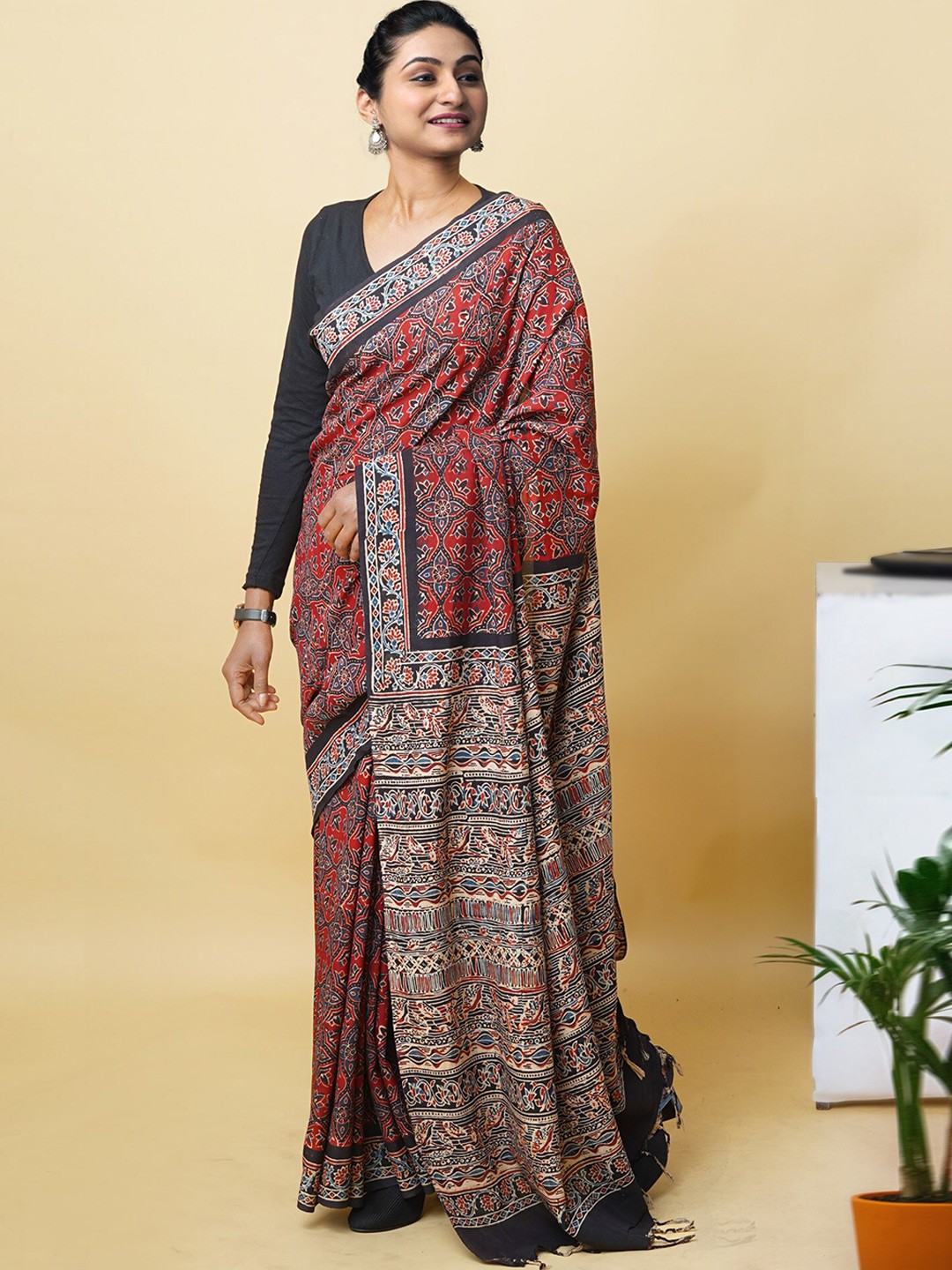 

Unnati Silks Ajrak Block Silk Blend Handloom Block Print Saree, Red