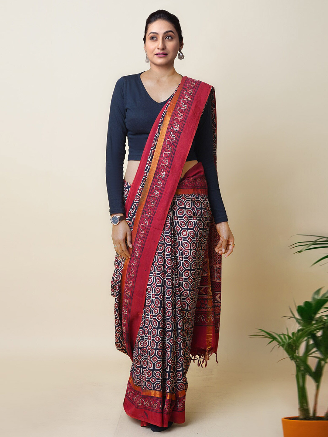 

Unnati Silks Ajrak Block Silk Blend Handloom Block Print Saree, Black