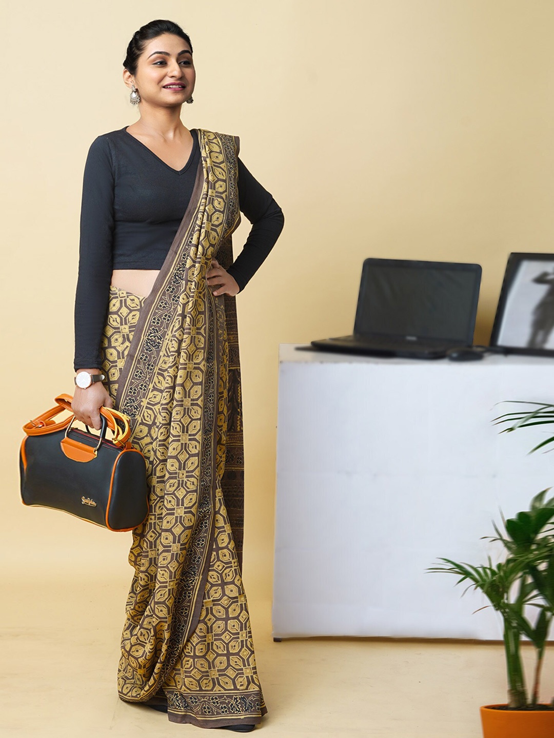 

Unnati Silks Ajrak Block Silk Blend Handloom Block Print Saree, Brown