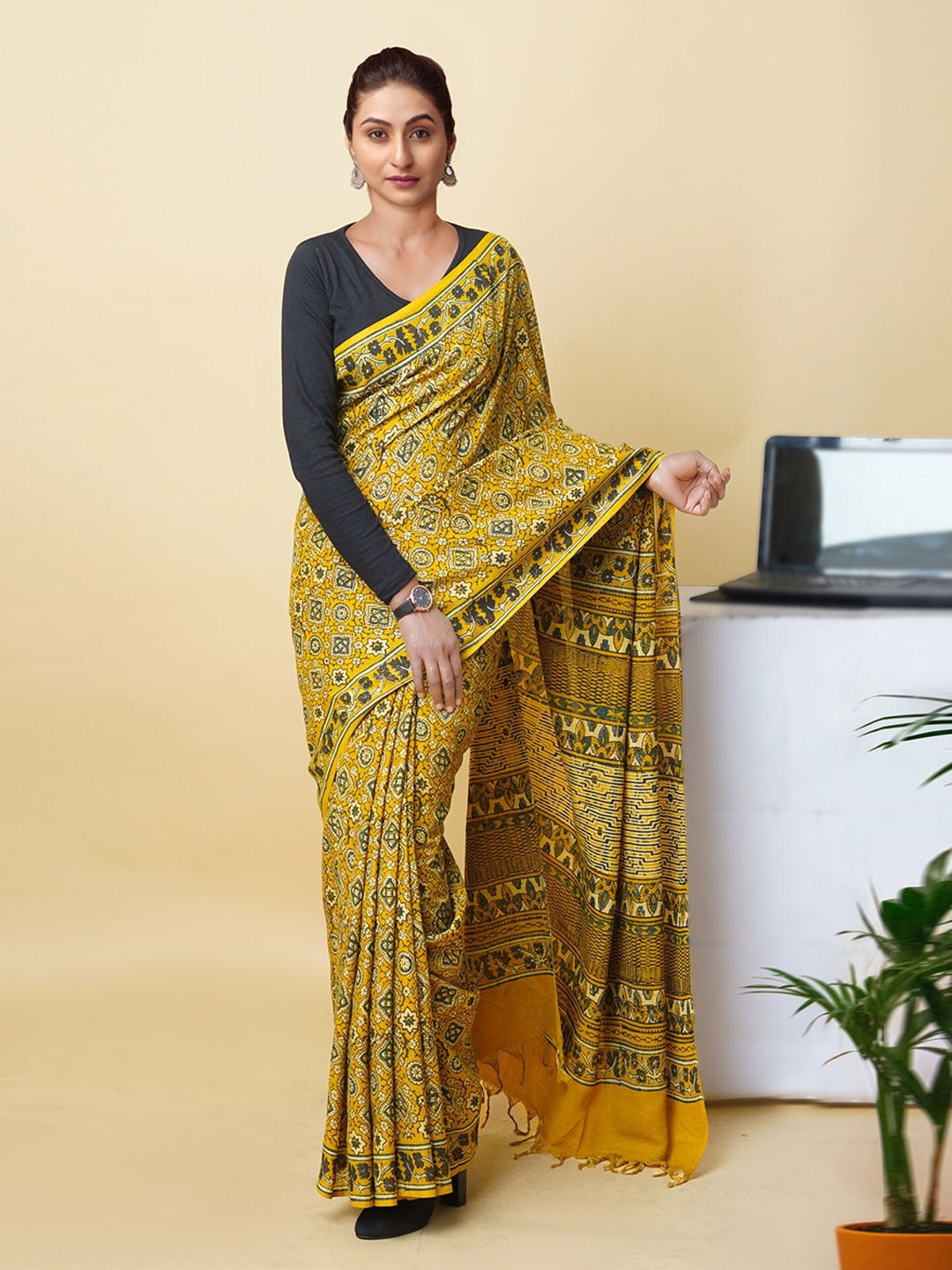 

Unnati Silks Ajrak Block Print Saree, Yellow