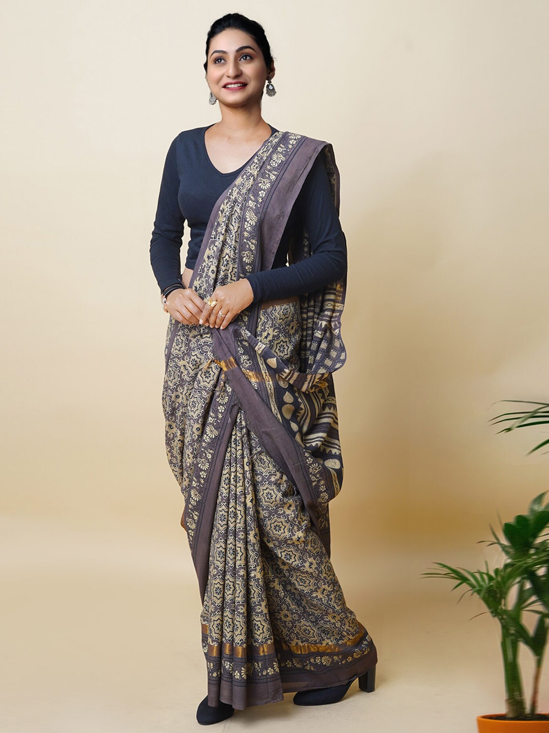 

Unnati Silks Ajrak Block Silk Blend Handloom Block Print Saree, Brown