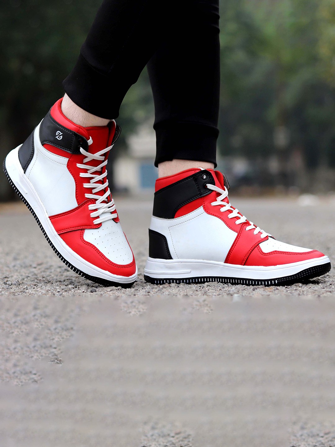 

HAKKEL Men Colourblocked Mid Top Sneakers, Red