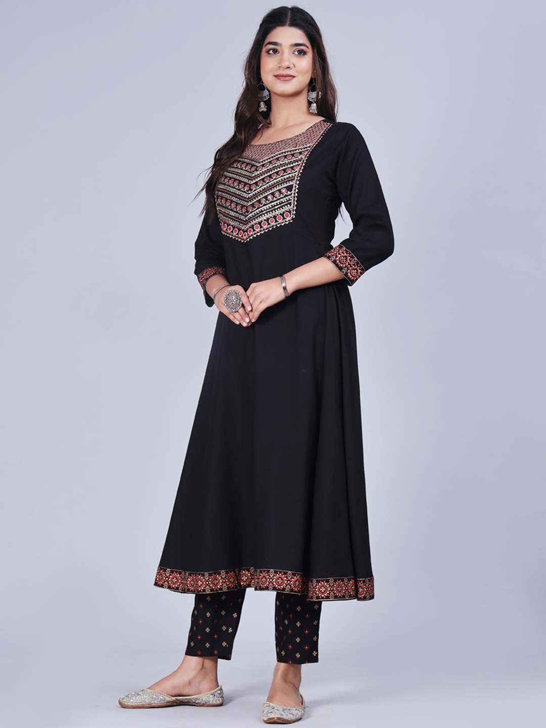 

IkDaiya Floral Printed Gotta Patti A-Line Kurta With Trousers & Dupatta, Black