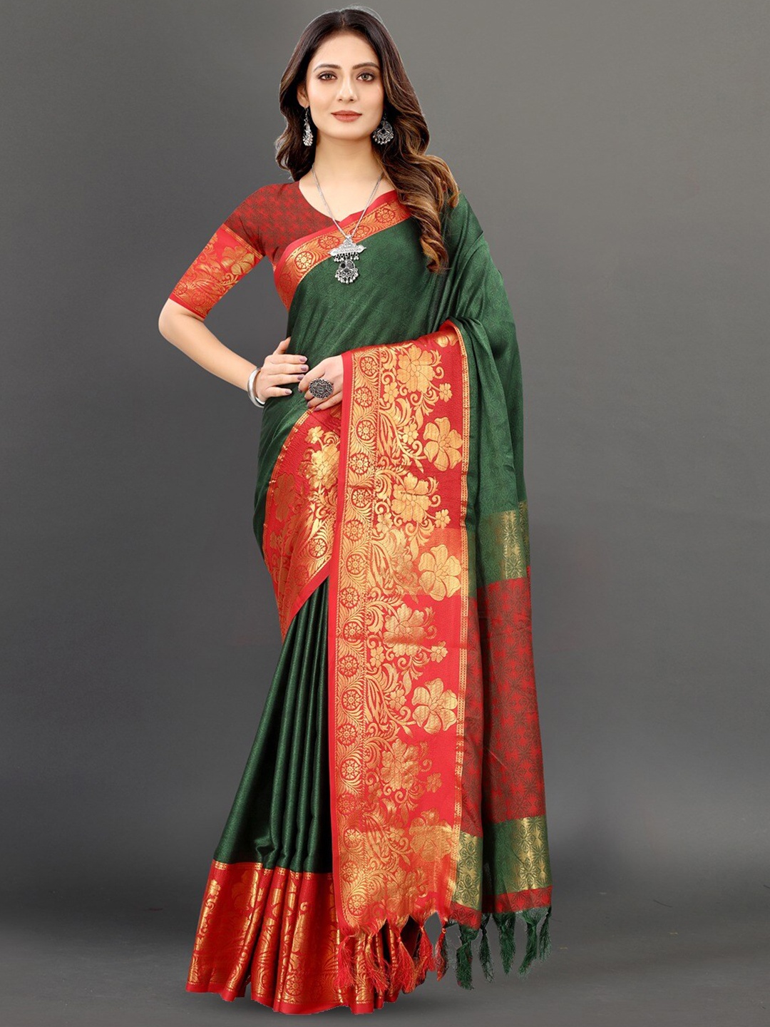 

Vilochan Woven Design Zari Silk Cotton Banarasi Saree, Green