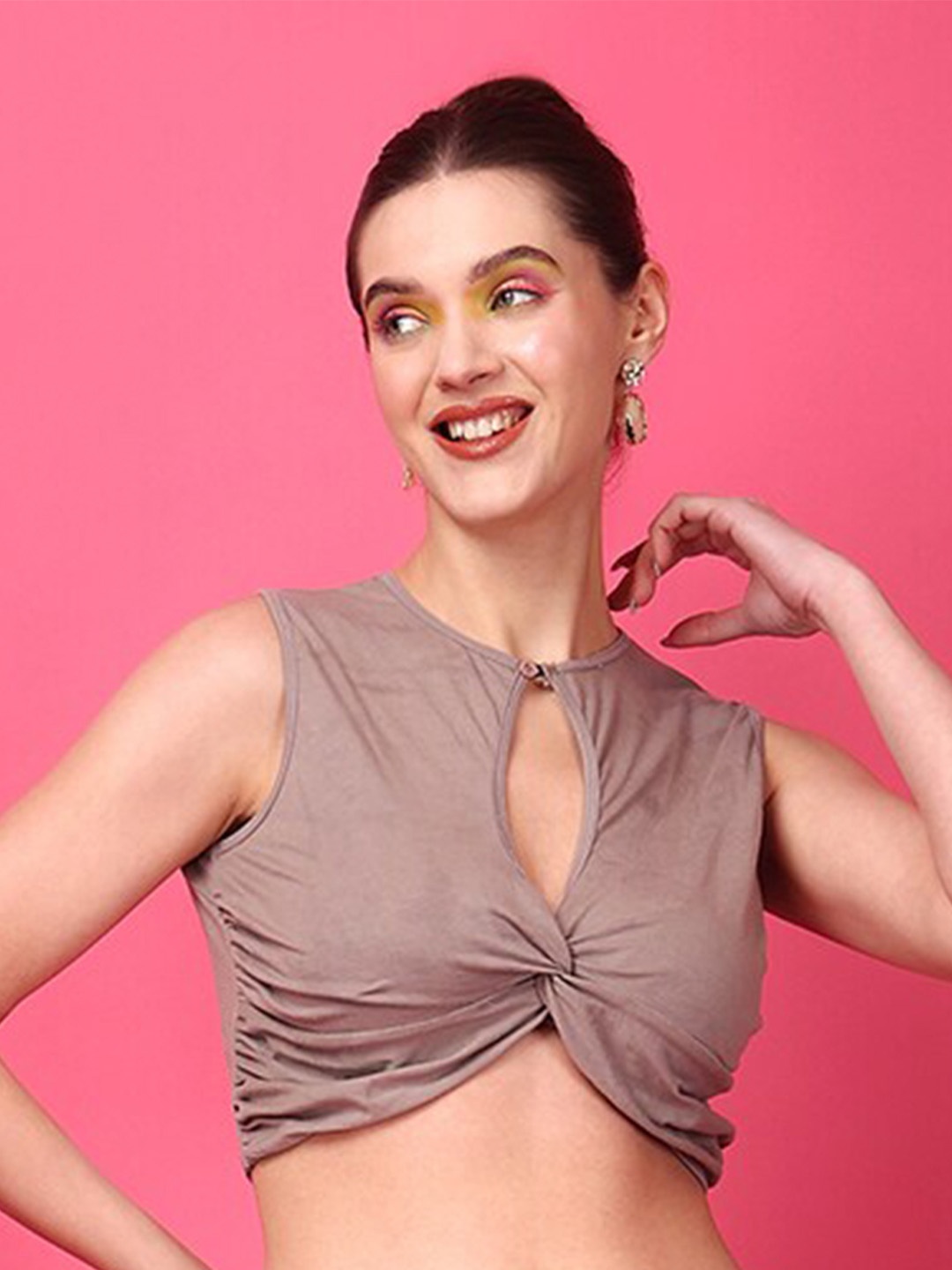 

SCORPIUS Keyhole Neck Crop Top, Beige