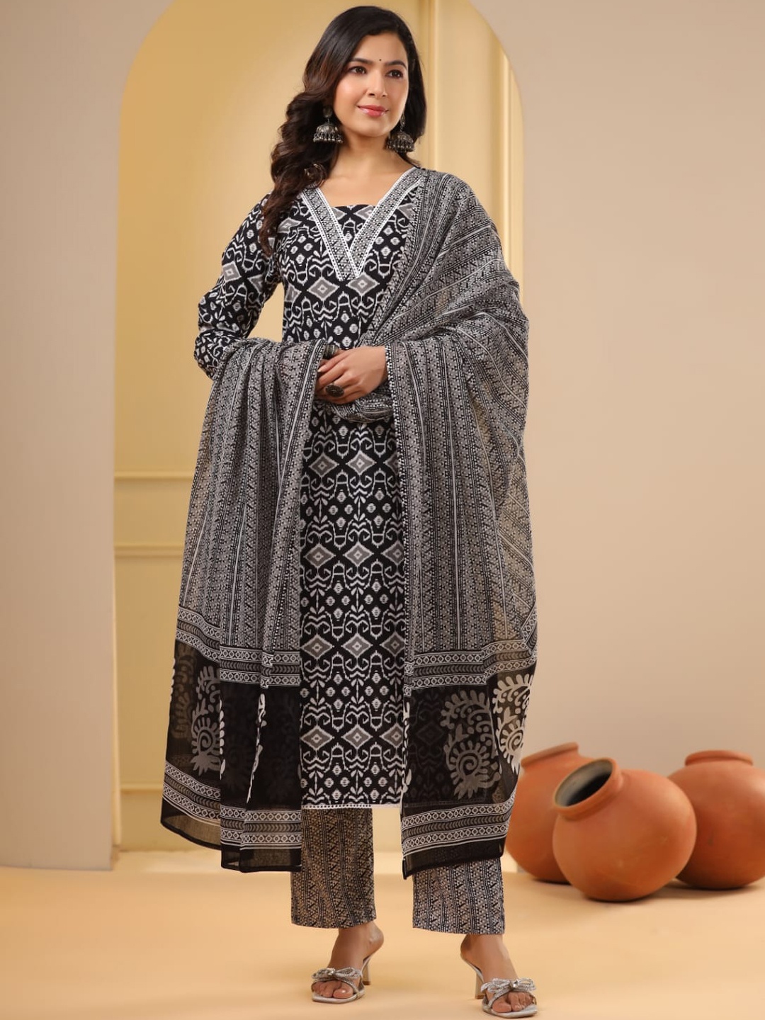 

KAJREE Bandhani Printed Regular Pure Cotton Kurta with Salwar & Dupatta, Black