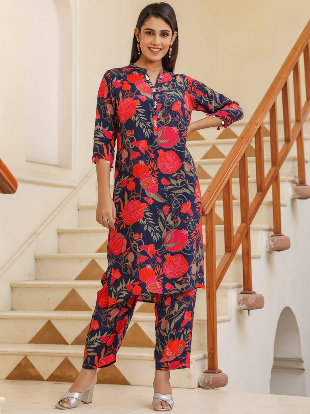

KAJREE Floral Printed Regular Silk Crepe Kurta with Trousers, Navy blue