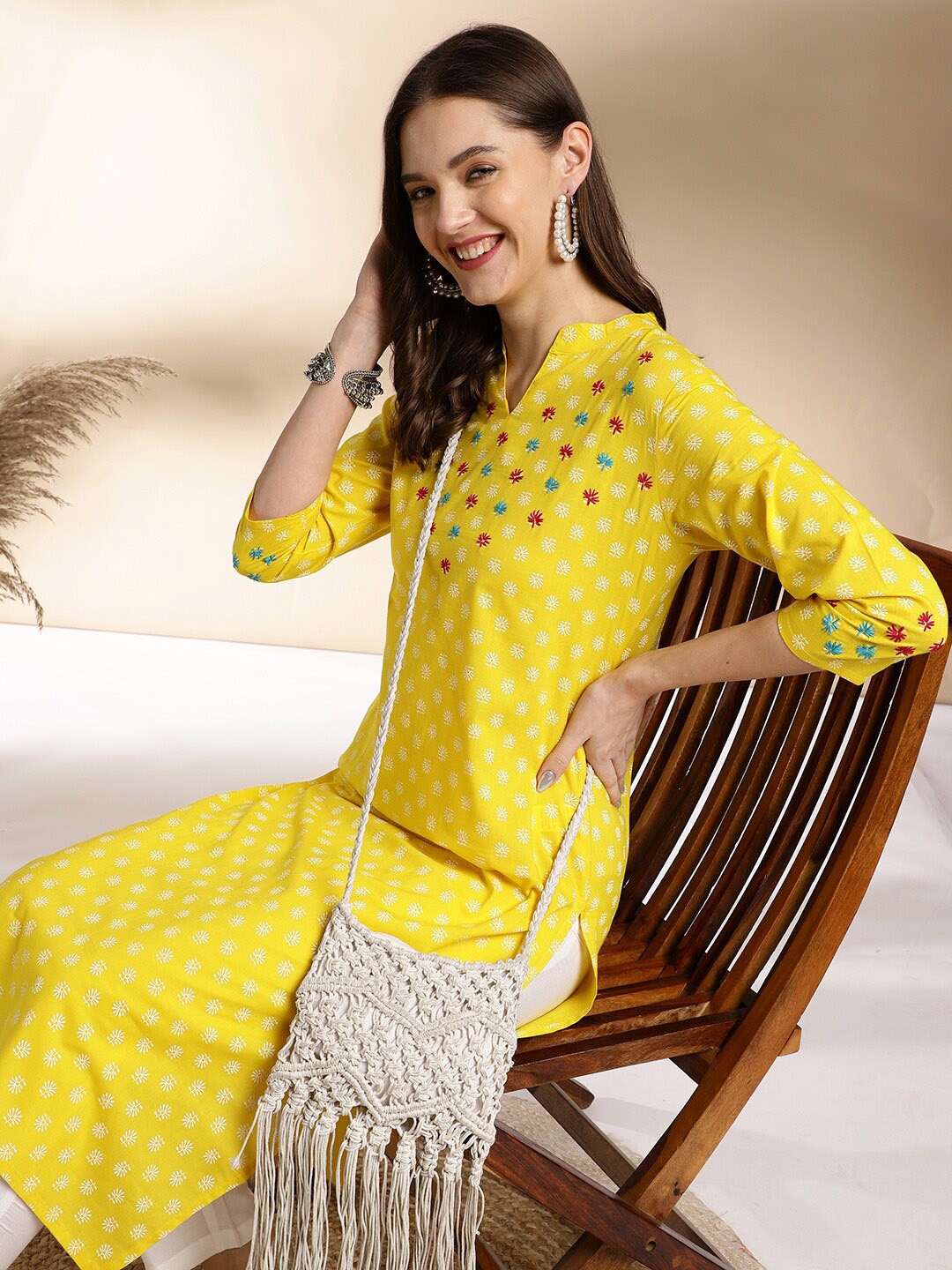 

Anouk Women Floral Printed Thread Work Kurta, Yellow