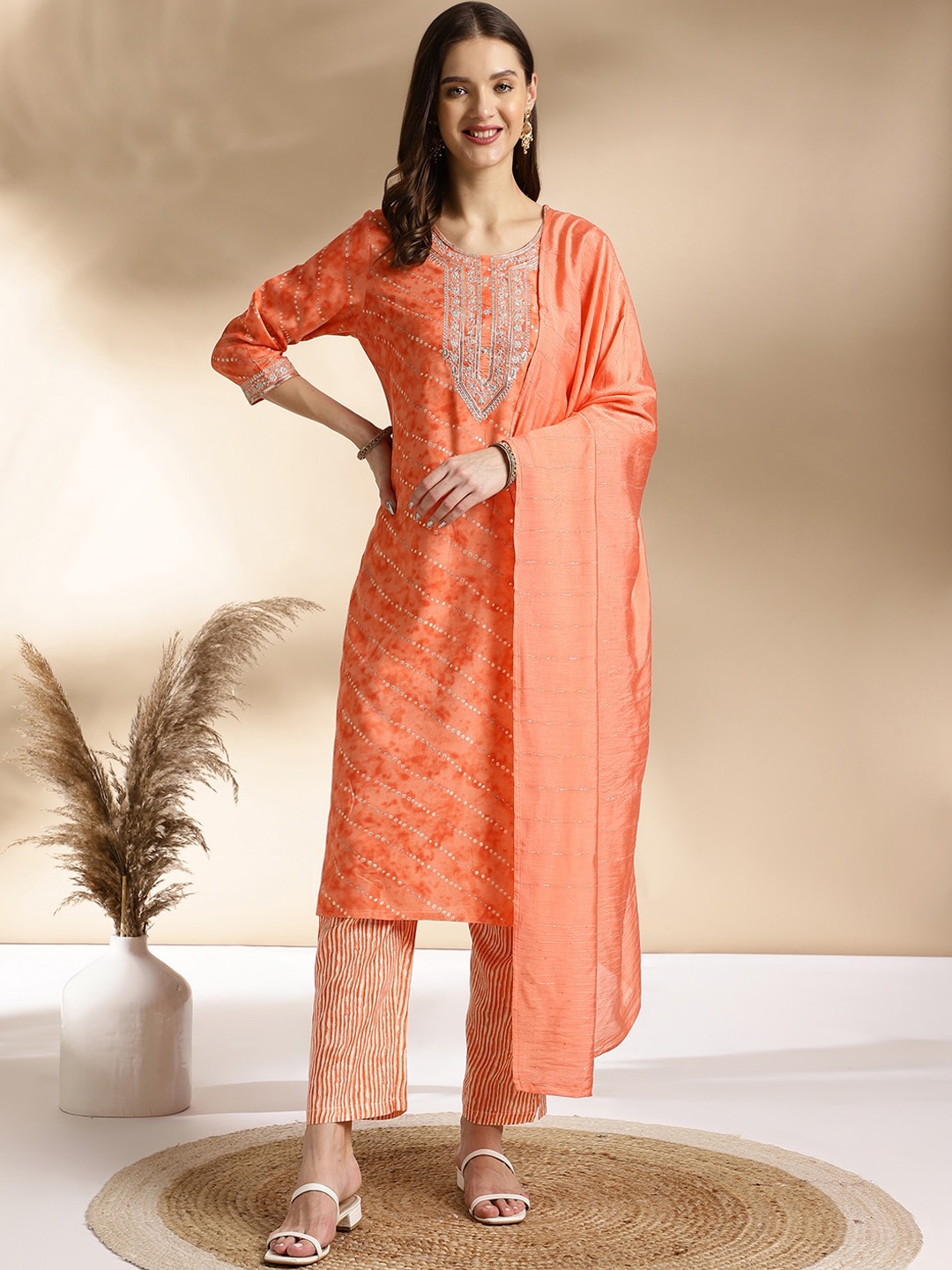 

Anouk Floral Printed Round Neck Straight Kurta with Trousers & Dupatta, Orange