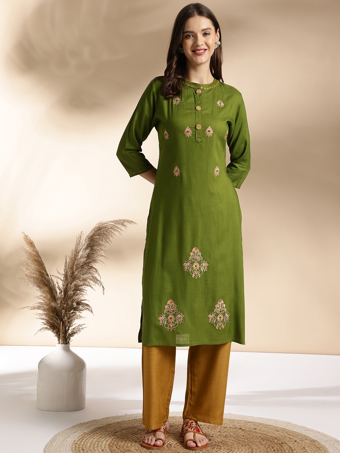 

Anouk Band Collar Ethnic Motifs Printed Regular Thread Work Straight Kurta with Trousers, Green