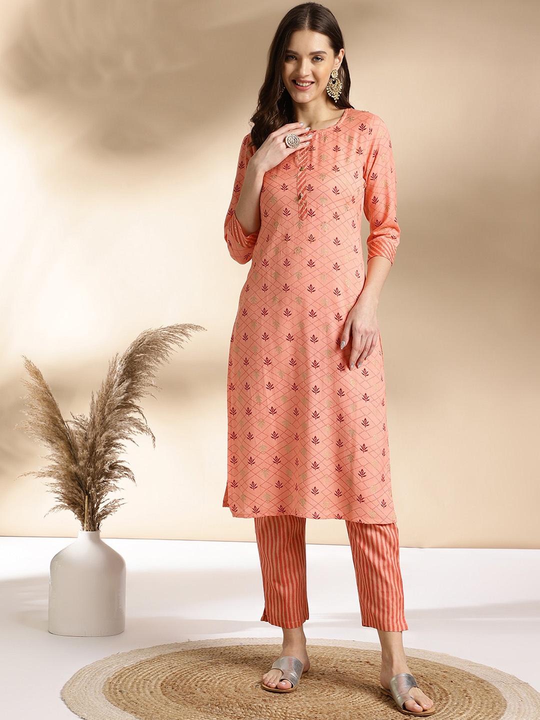 

Anouk Floral Printed Round Neck Straight Kurta with Trousers, Peach