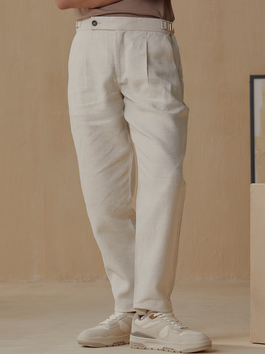 

Andamen Men Ultra Linen Pleated Trousers, Off white