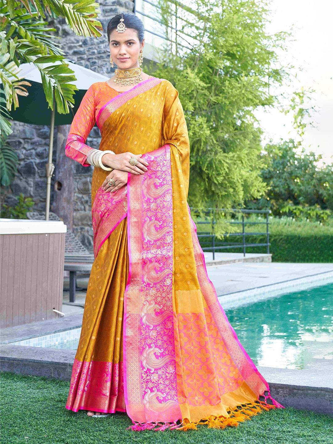 

SILKWEAR Ethnic Motifs Woven Design Zari Silk Cotton Kanjeevaram Saree, Gold