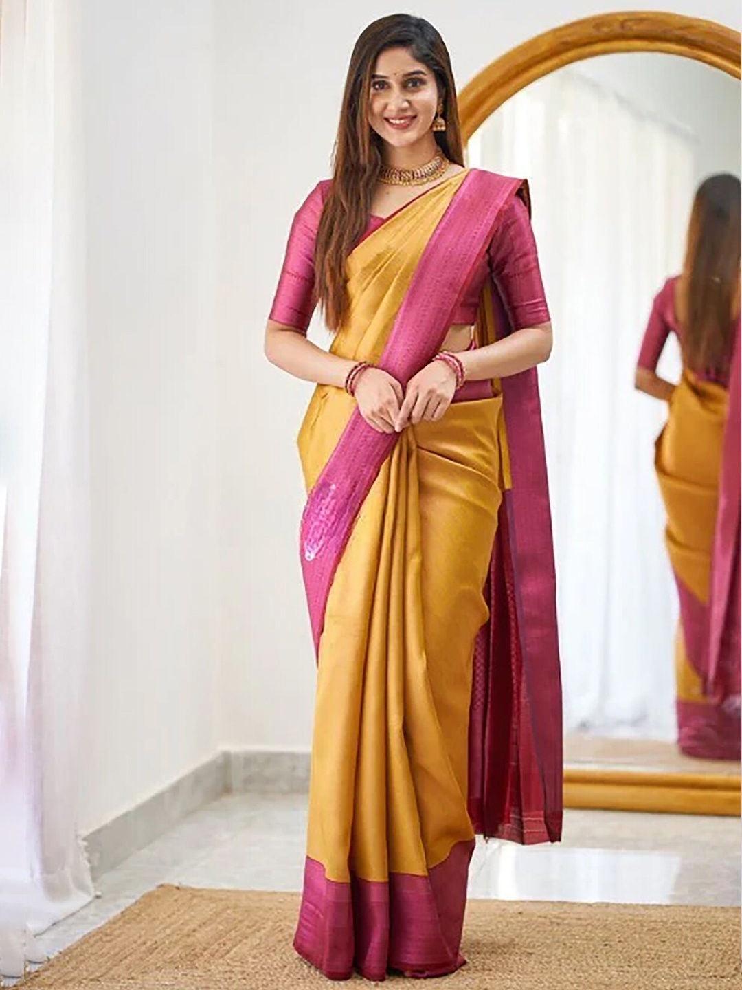 

BerMondsey Woven Design Zari Banarasi Saree, Yellow
