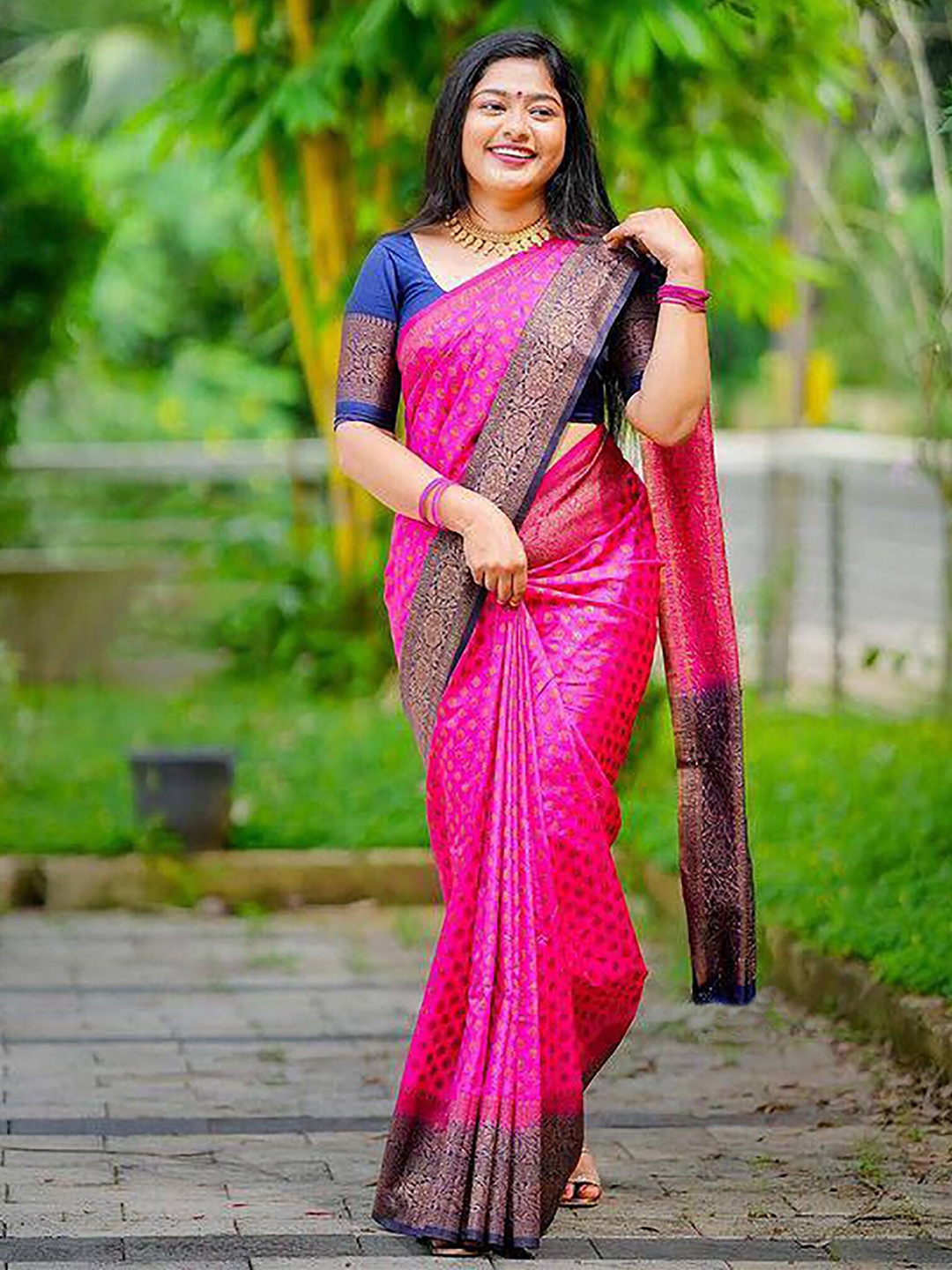 

BerMondsey Woven Design Zari Banarasi Saree, Pink