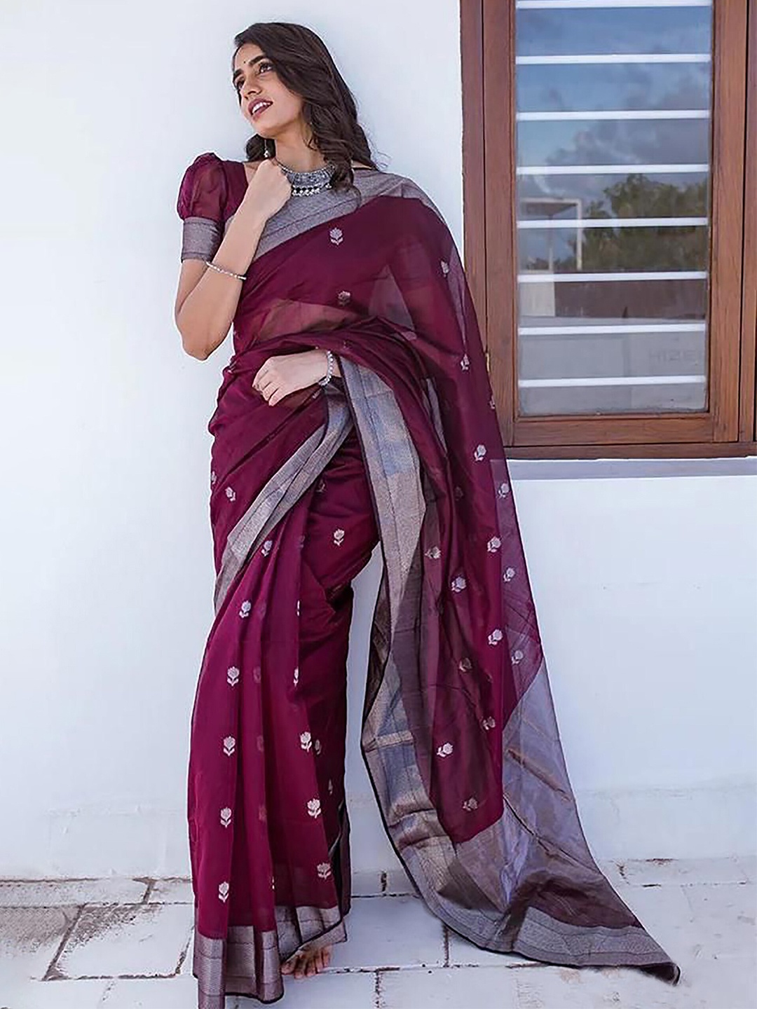 

BerMondsey Woven Design Zari Banarasi Saree, Maroon