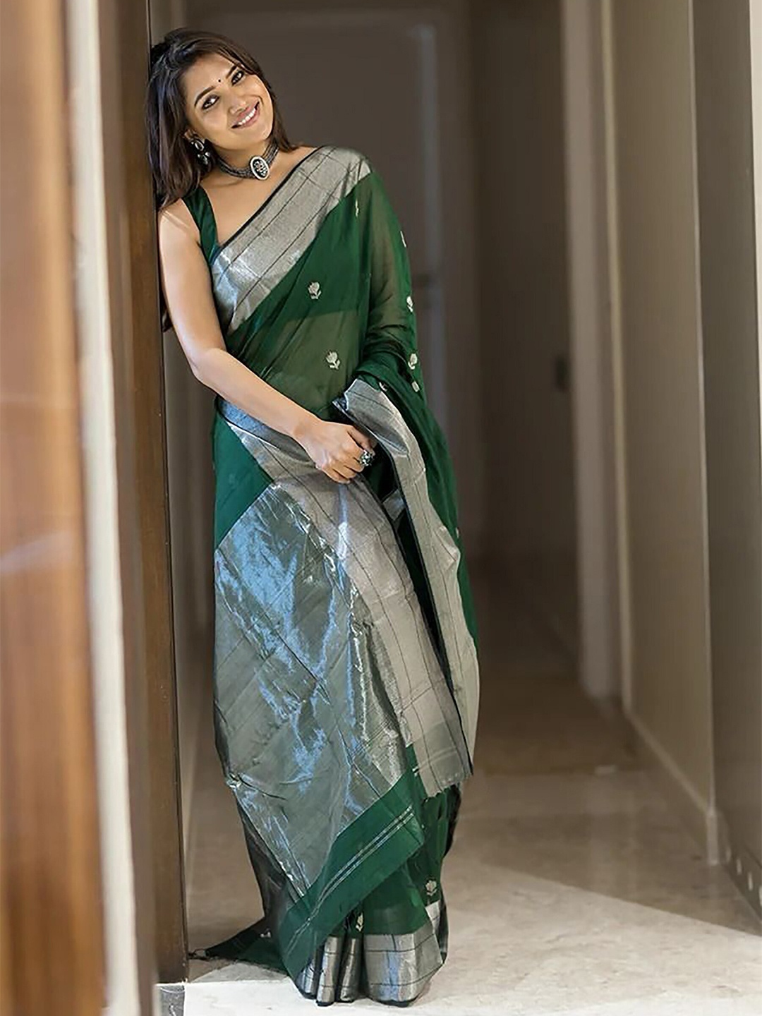 

BerMondsey Ethnic Motifs Woven Design Cotton Silk Zari Banarasi Saree, Green