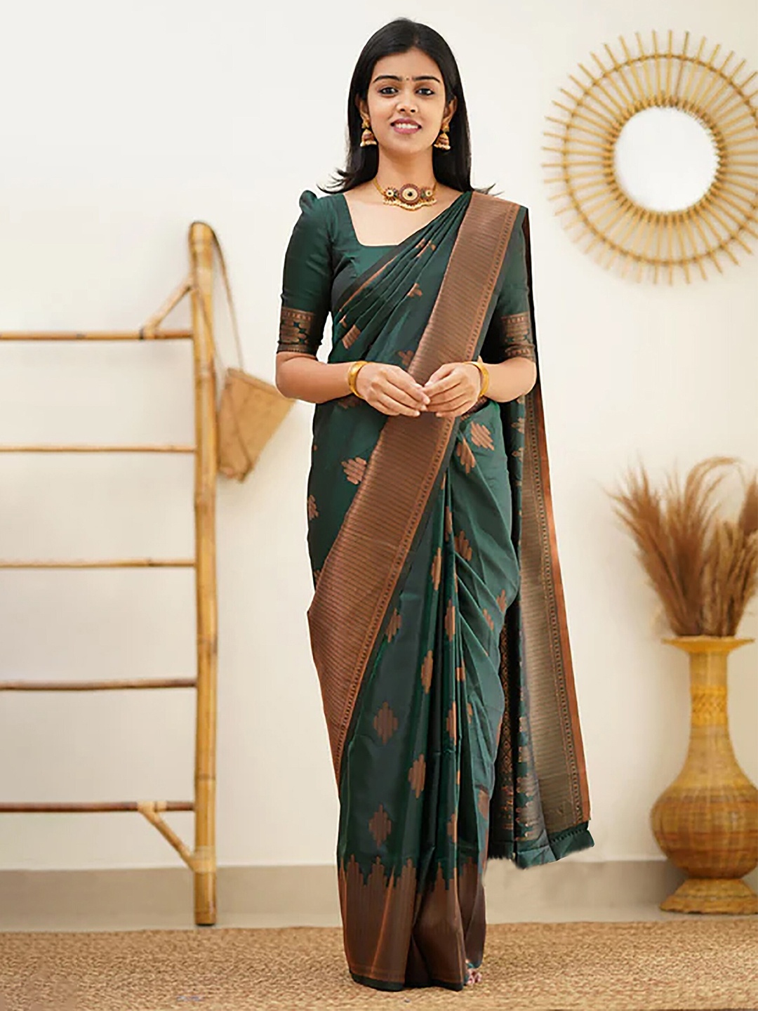 

BerMondsey Ethnic Motifs Woven Design Zari Banarasi Saree, Green