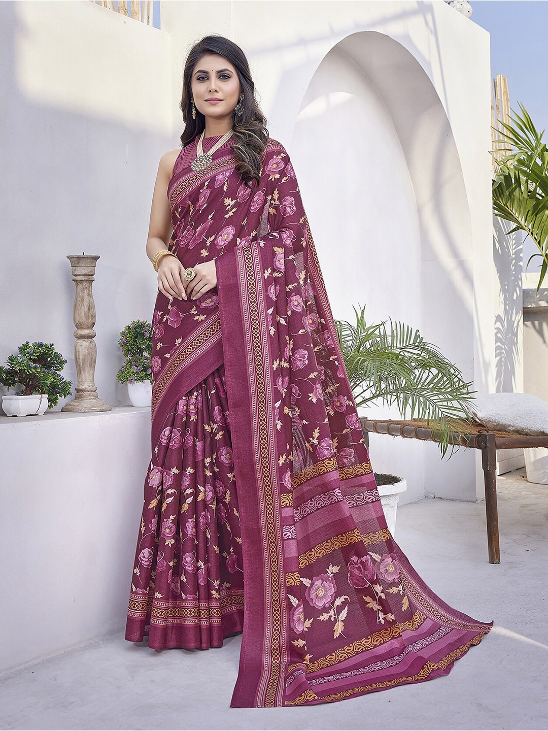 

MAGMINA Floral Printed Banarasi Saree, Purple