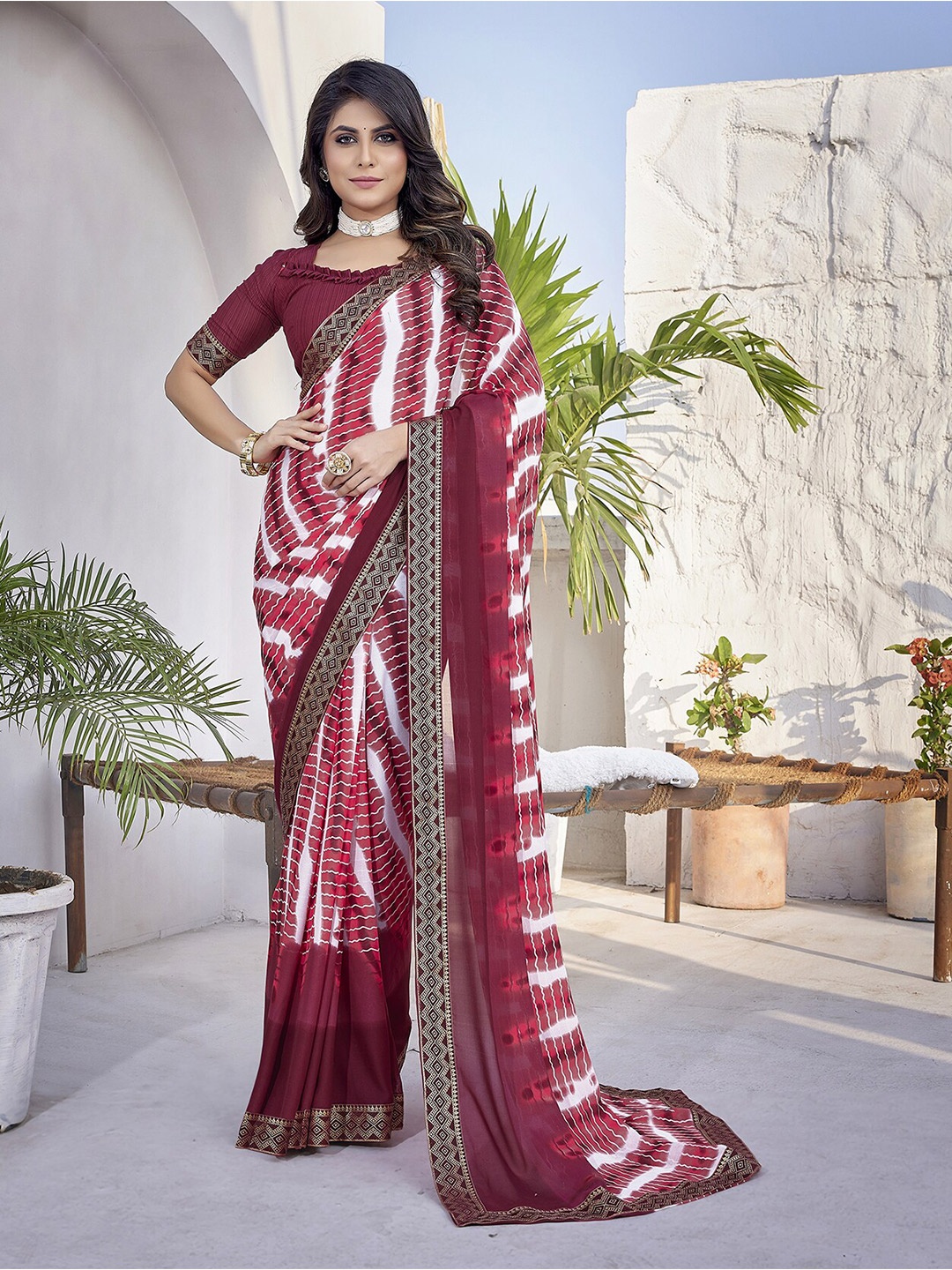 

MAGMINA Tie and Dye Printed Zari Pure Georgette Banarasi Saree, Maroon