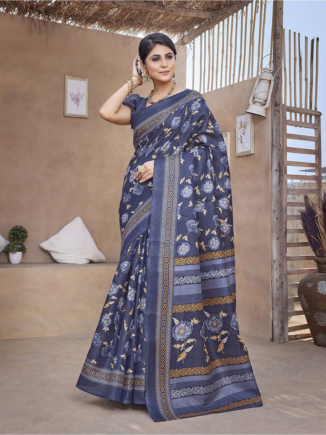 

MAGMINA Floral Printed Saree, Blue