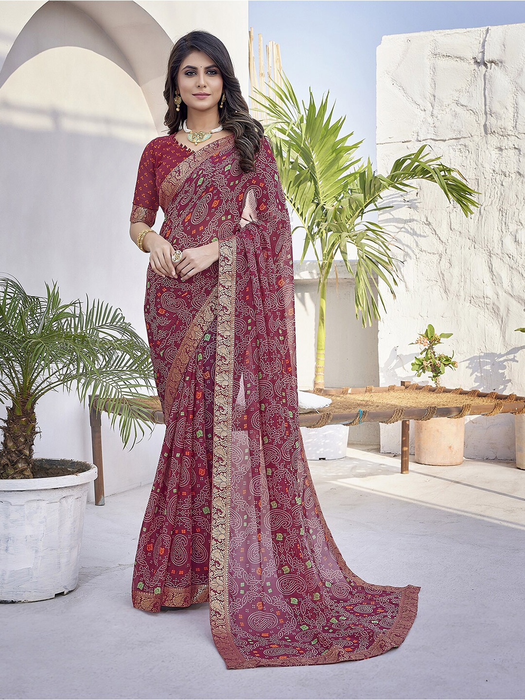 

MAGMINA Bandhani Printed Zari Pure Georgette Banarasi Saree, Maroon