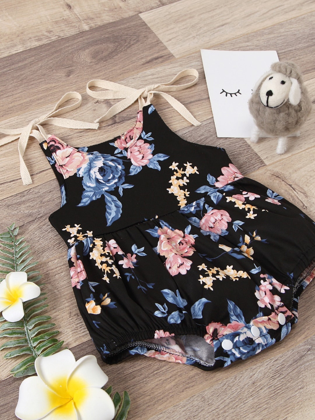 

StyleCast Infant Girls Black Floral Printed Bodysuit