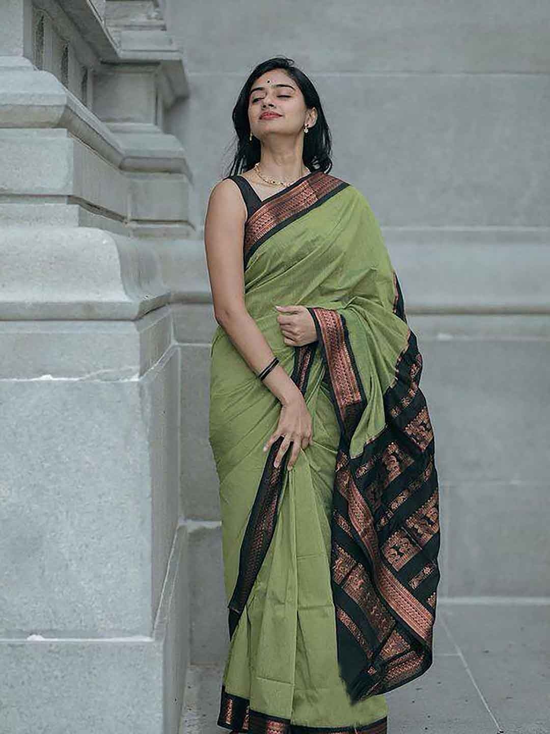 

BerMondsey Zari Banarasi Saree, Green