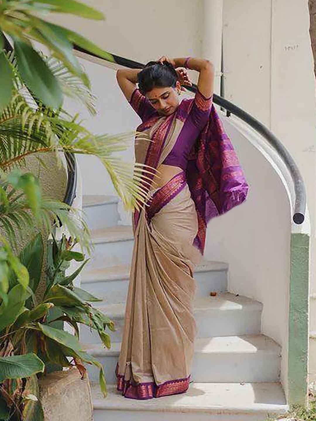 

BerMondsey Woven Design Zari Banarasi Saree, Beige