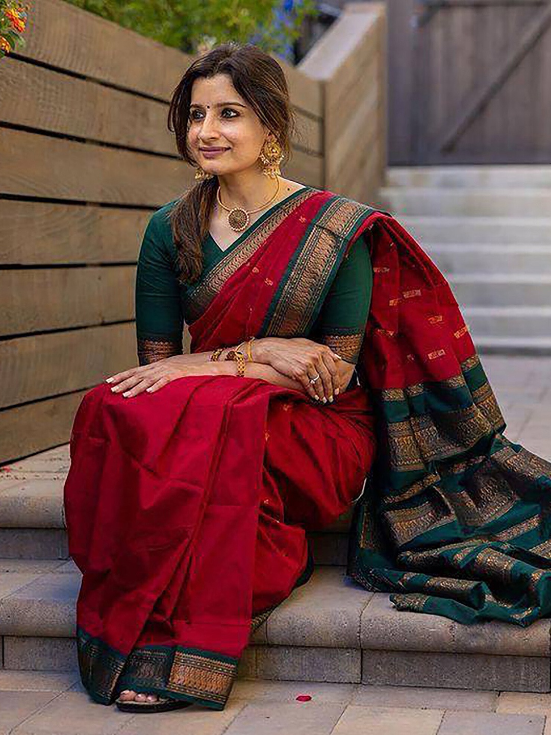 

BerMondsey Woven Design Zari Banarasi Saree, Red