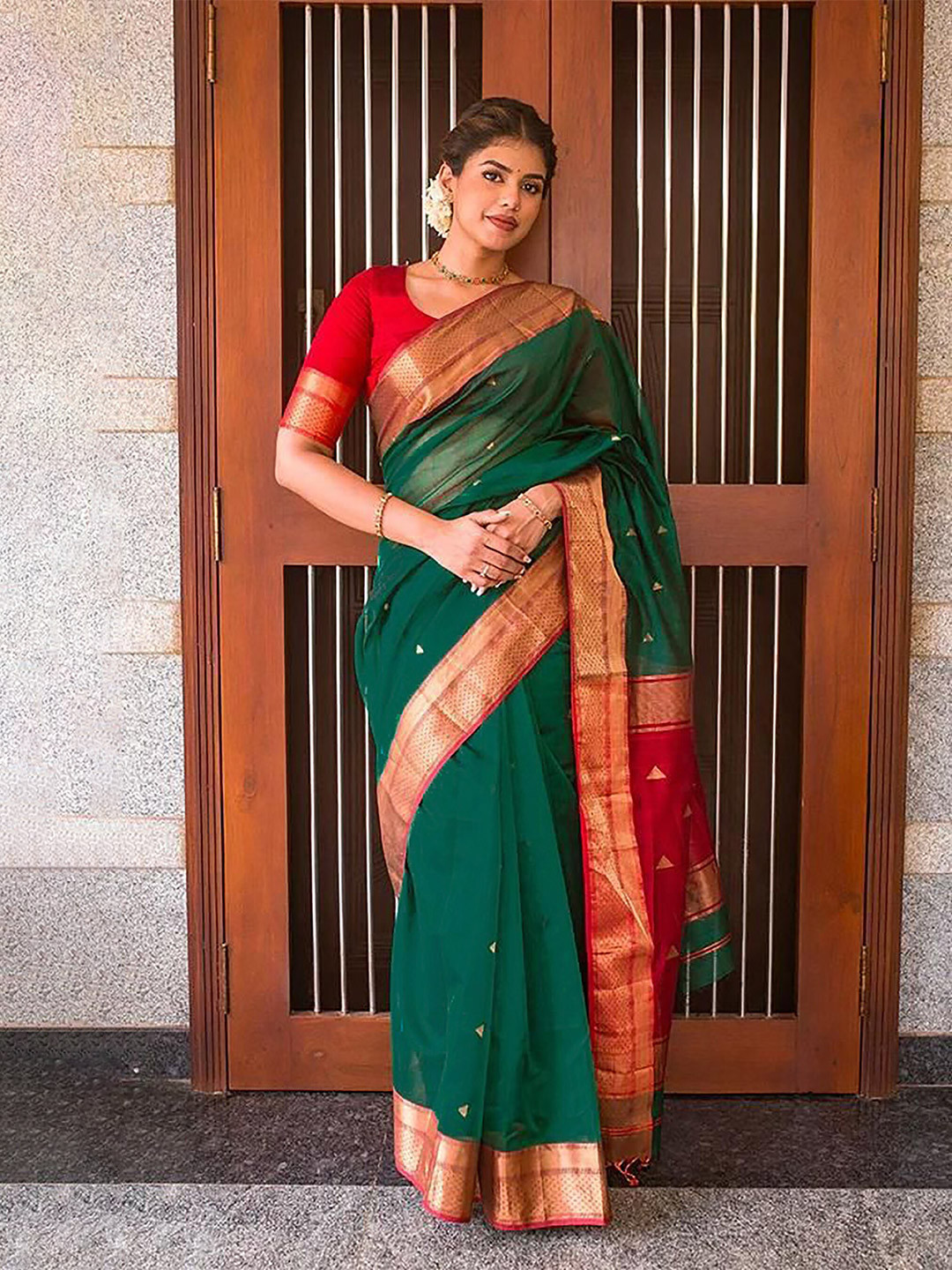 

BerMondsey Woven Design Zari Banarasi Saree, Green