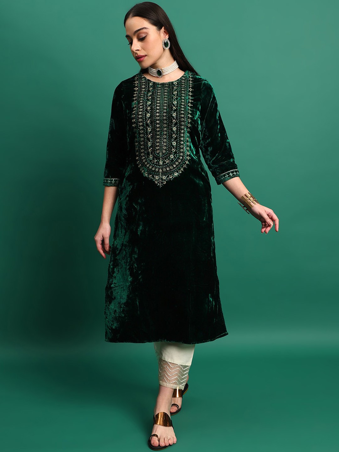 

Sangria Green Floral Embroidered Velvet Straight Kurta