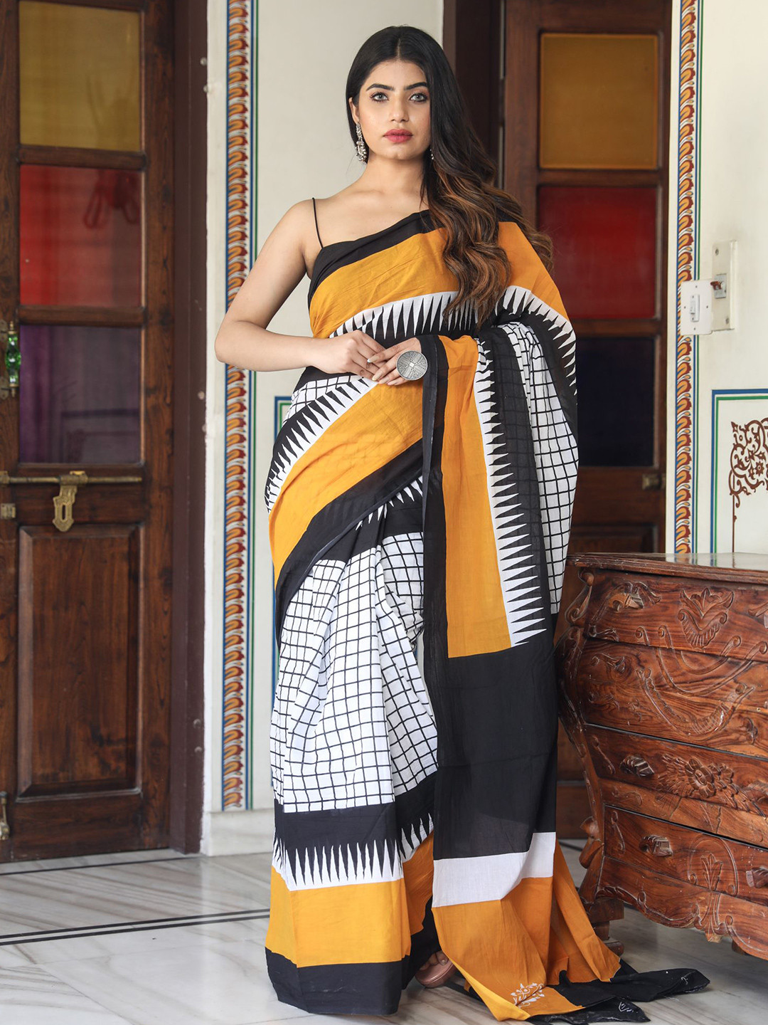

clothonus Checked Pure Cotton Block Print Saree, Yellow