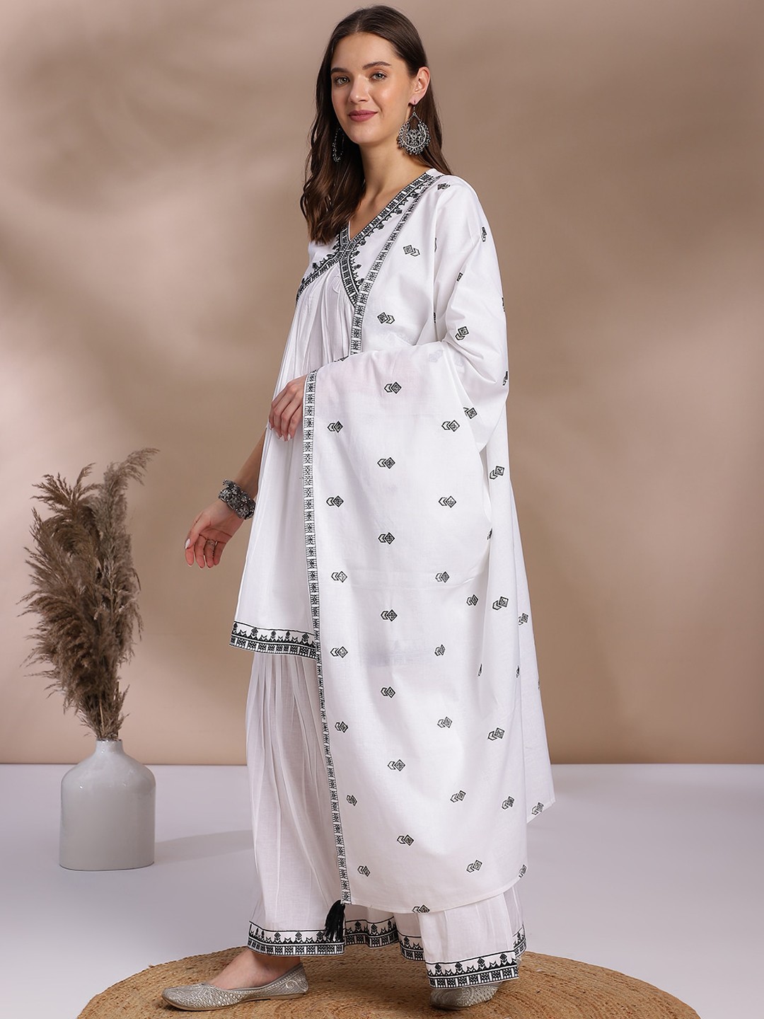 

OMASK V-Neck Floral Embroidered Empire Thread Work Pure Cotton Kurta Set, White