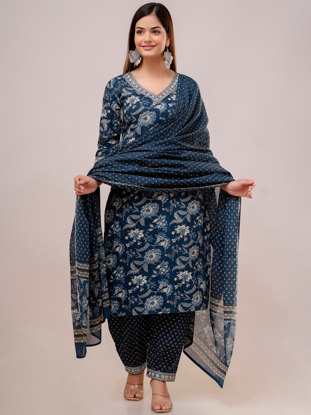 

OMASK Floral Embroidered V-Neck Three Quarter Sleeves Thread Work Pure Cotton Kurta Set, Blue