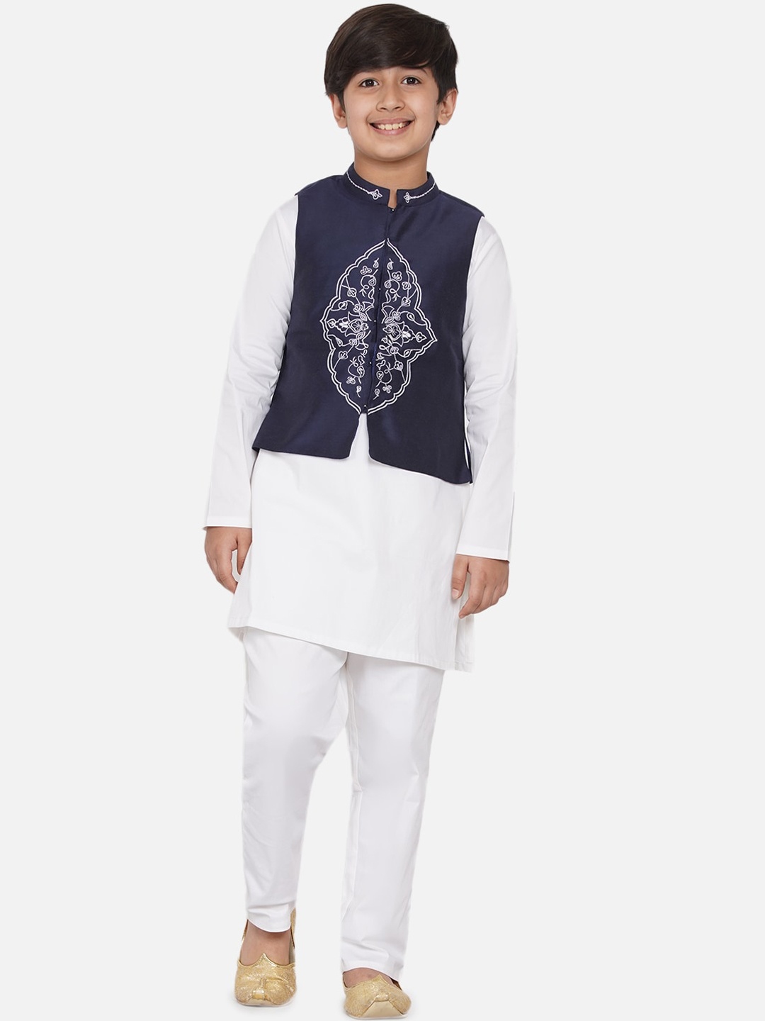 

Aks Kids Boys Embroidered Mandarin Collar Long Sleeves Kurta & Pyjamas With Nehru Jacket, White