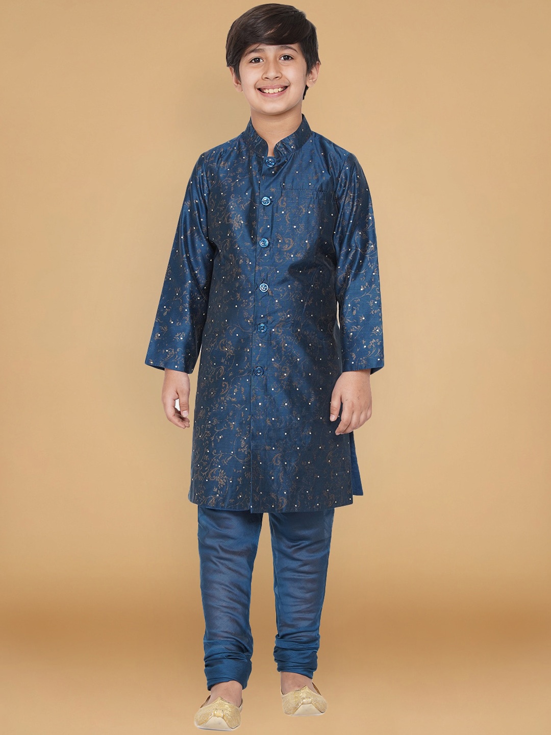 

Aks Kids Boys Floral Mandarin Collar Long Sleeves Sequinned Chanderi Silk Kurta & Churidar, Blue
