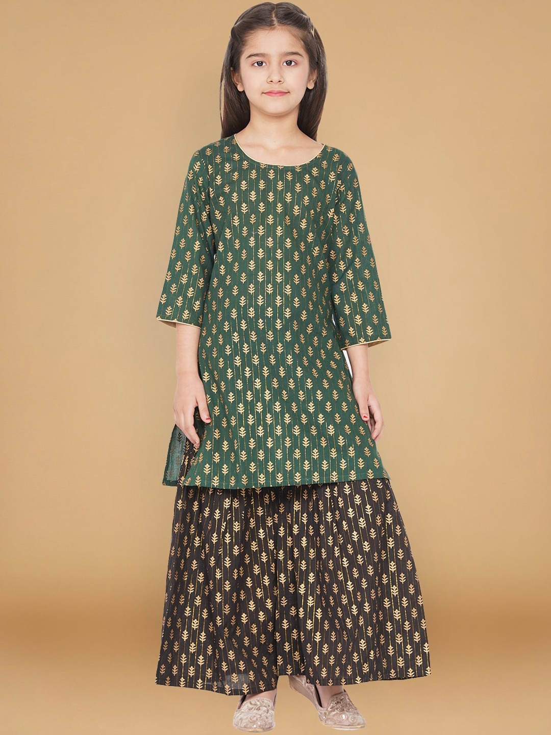 

Aks Kids Girls Ethnic Motifs Printed Round Neck Pure Cotton Kurta & Sharara, Green