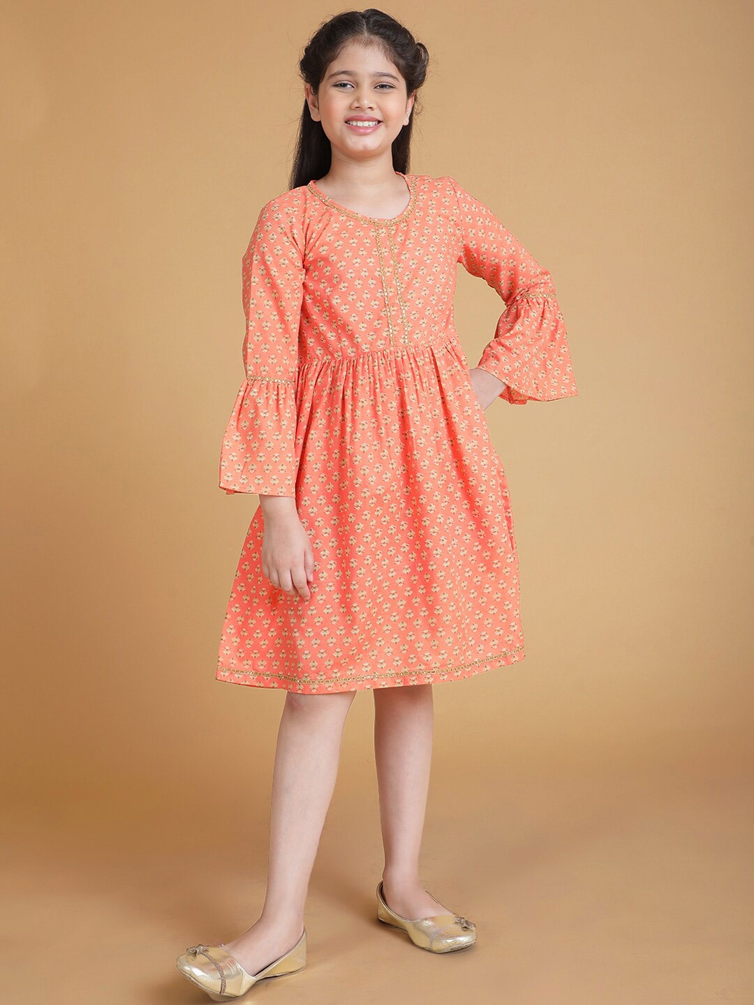 

Aks Kids Girls Floral Printed Gathered Flared Sleeves Cotton Dress With Lace Details, Peach