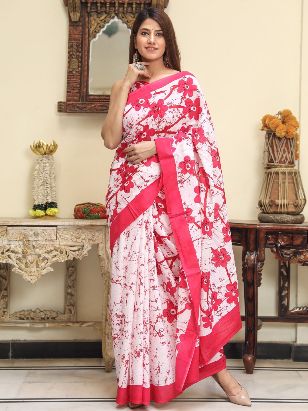 

JALTHER Floral Block Printed Saree, White