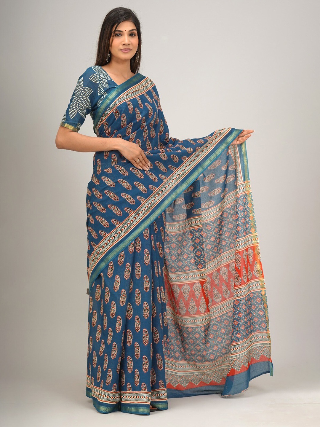 

GK FASHION Paisley Zari Pure Cotton Block Print Saree, Blue