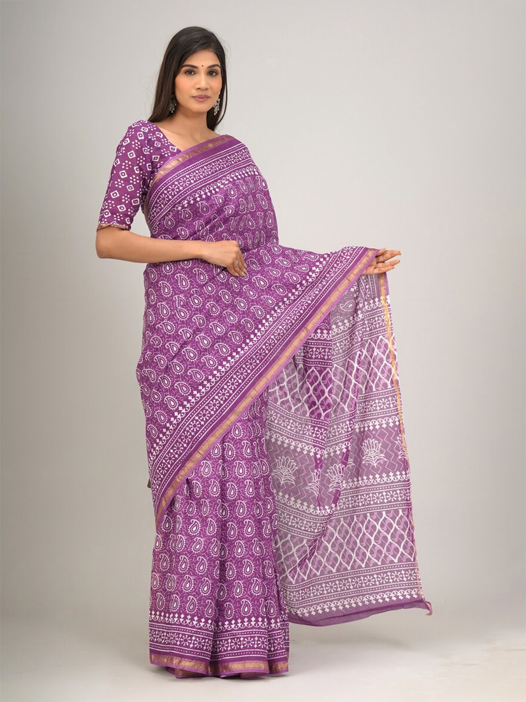 

GK FASHION Paisley Zari Pure Cotton Block Print Saree, Purple
