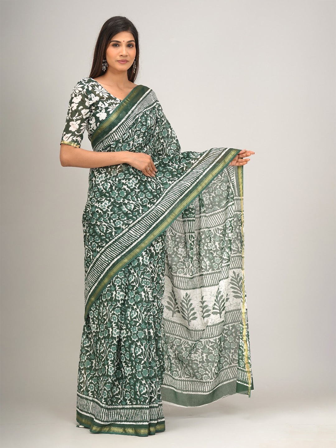 

GK FASHION Zari Pure Cotton Floral Block Print Saree, Green